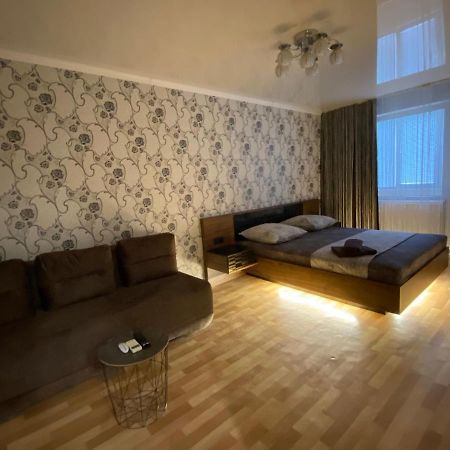 2 Комнатная Квартира, До 6 Спальных Мест Krywyj Rih Exterior foto